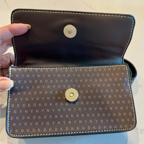 Brand New DKNY Signature Belt Purse/Fanny pack - Picture 3 of 9